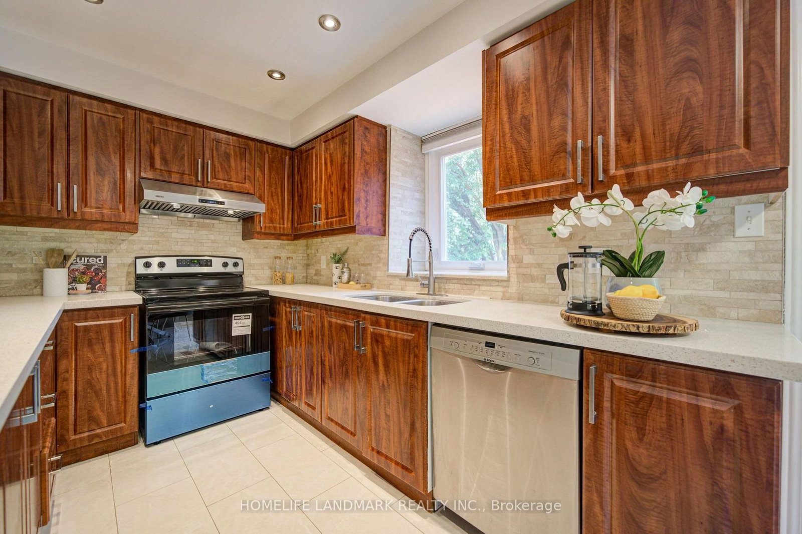 1091 Queens Avenue • Oakville, ON photo 16