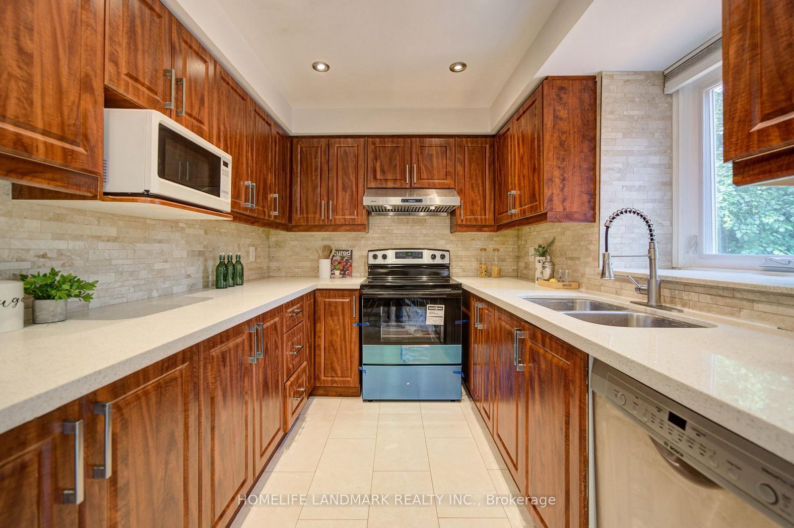 1091 Queens Avenue • Oakville, ON photo 17