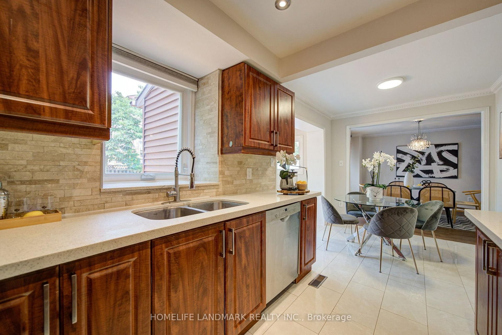 1091 Queens Avenue • Oakville, ON photo 18
