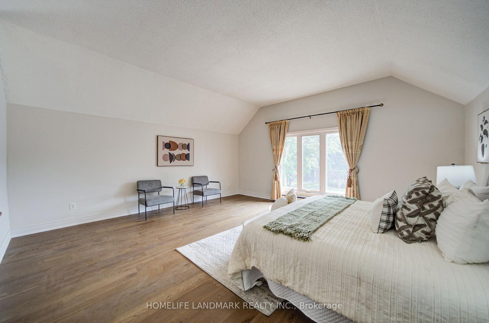 1091 Queens Avenue • Oakville, ON photo 35