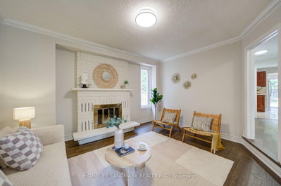 1091 Queens Avenue • Oakville, ON photo 8