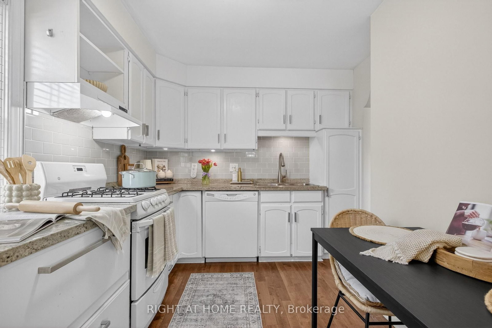 77 Elma Street • Toronto, ON photo 9