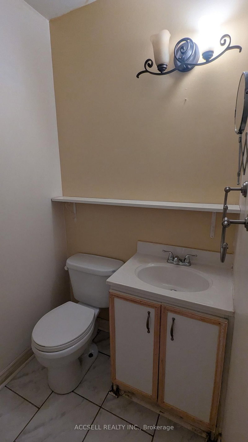 1055 Claredale Mississauga,ON L5G 1T5 — Photo 13