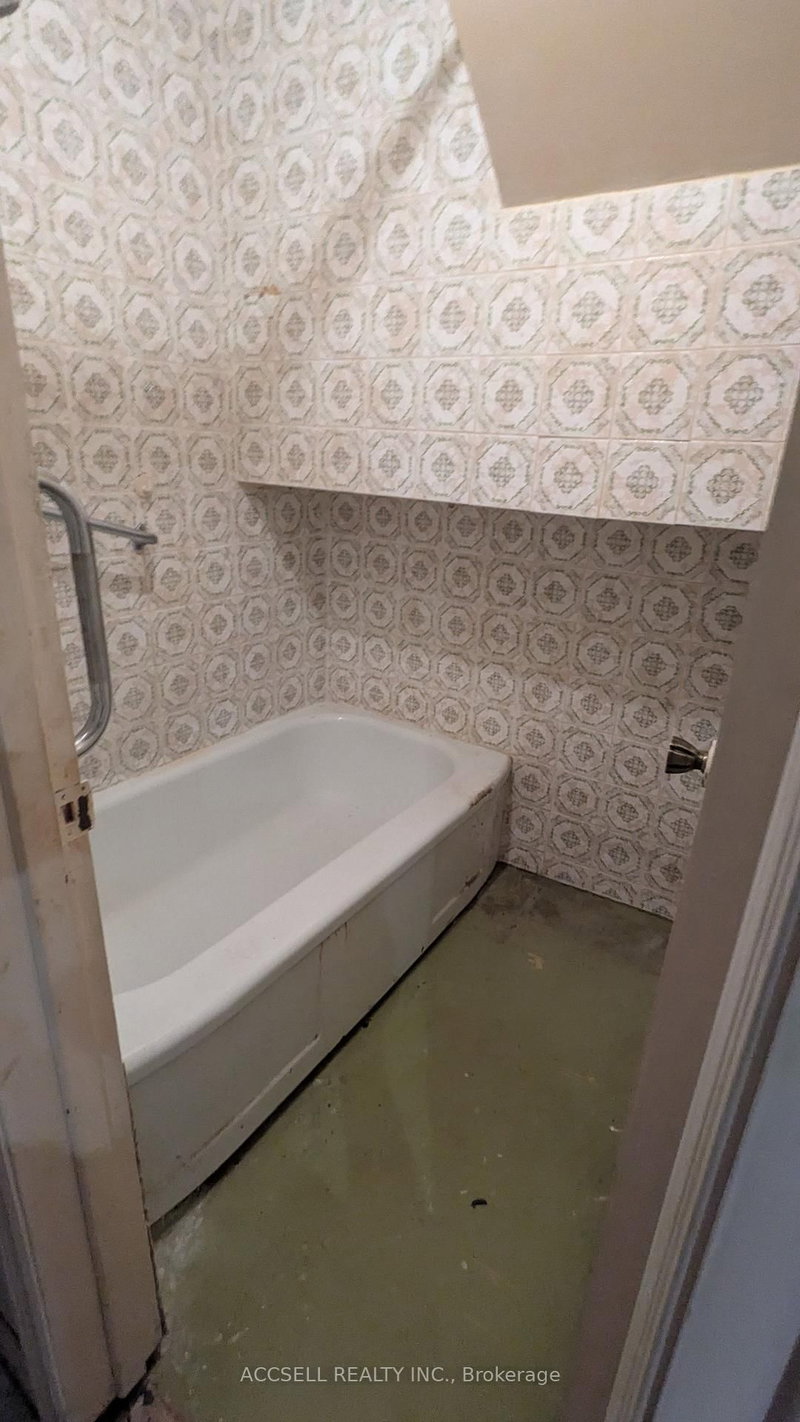 1055 Claredale Mississauga,ON L5G 1T5 — Photo 15