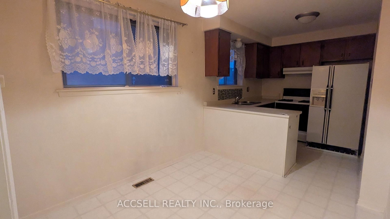 1055 Claredale Road • Mississauga, ON photo 4