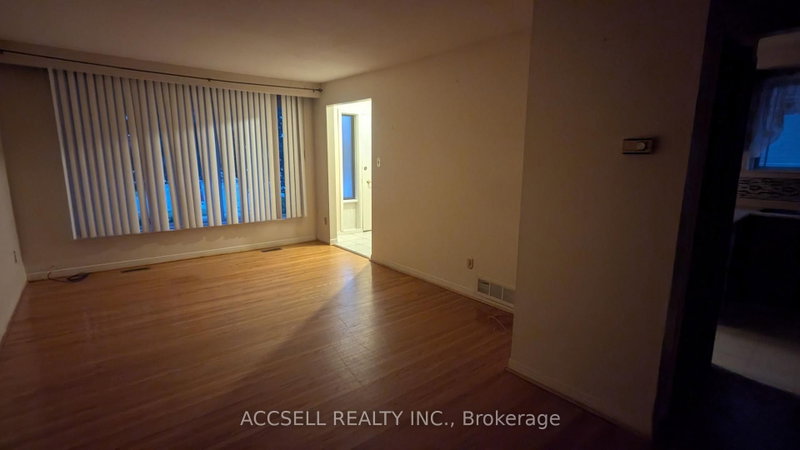 1055 Claredale Mississauga,ON L5G 1T5 — Photo 5