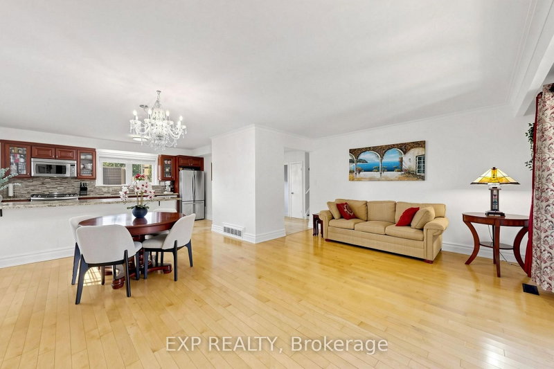 77 Letchworth Cres photo 5