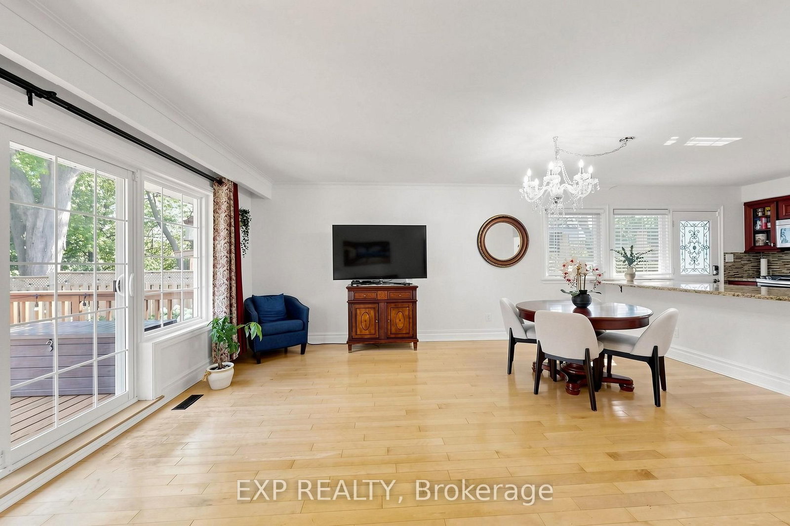 77 Letchworth Crescent • Toronto, ON photo 7