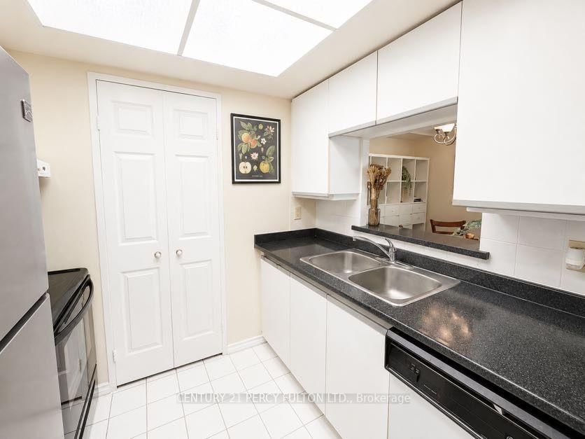 285 Enfield Place • #2006 • Mississauga, ON photo 8