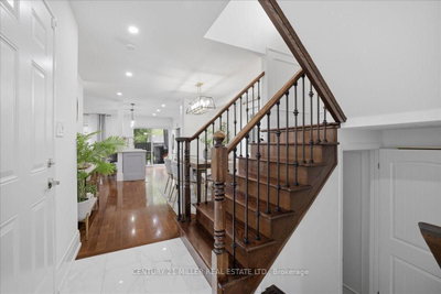3085 Cardross Court • Oakville, ON photo 2