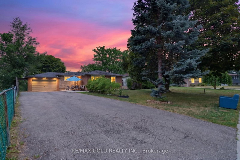 home for sale on 32 Dunblaine Crescent