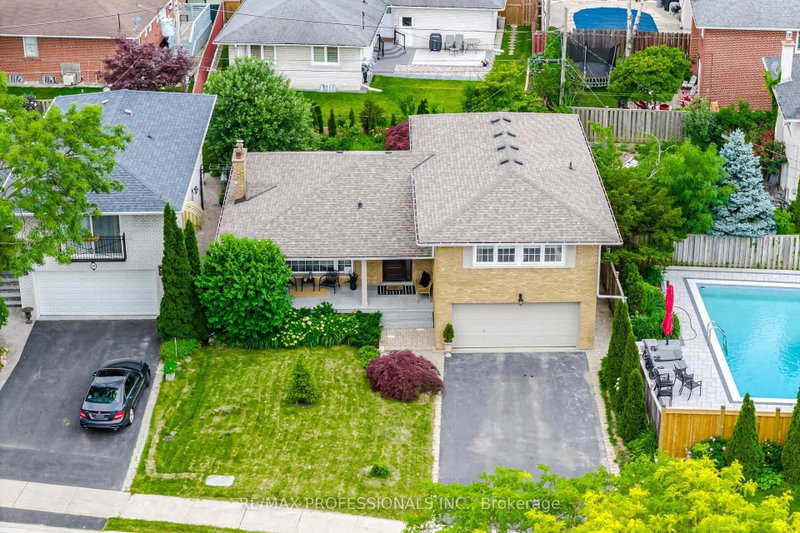 12 Thicket Road