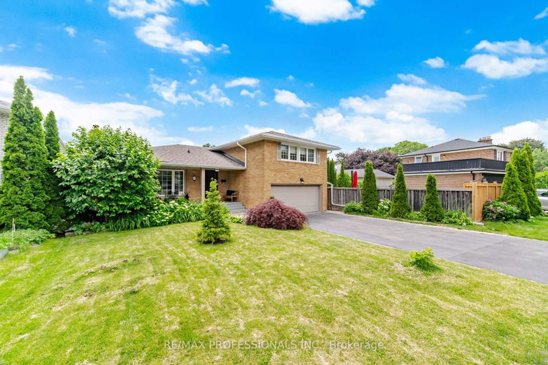 12 Thicket Road