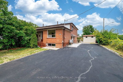 7053 Harwick Drive • Mississauga, ON photo 2