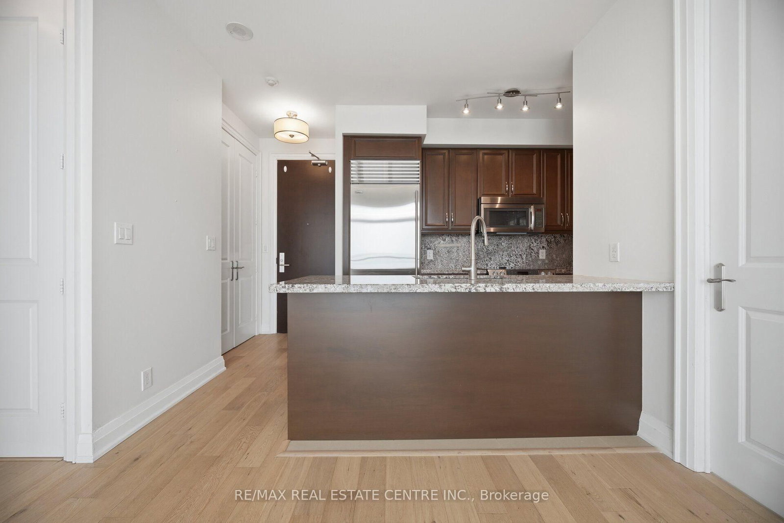 50 Absolute Avenue • #LPH8 • Mississauga, ON photo 8
