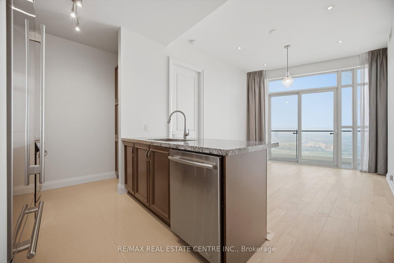 50 Absolute Avenue • #LPH8 • Mississauga, ON photo 9