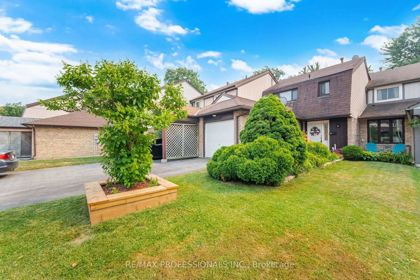22 Pontiac Court • Brampton, ON photo 2