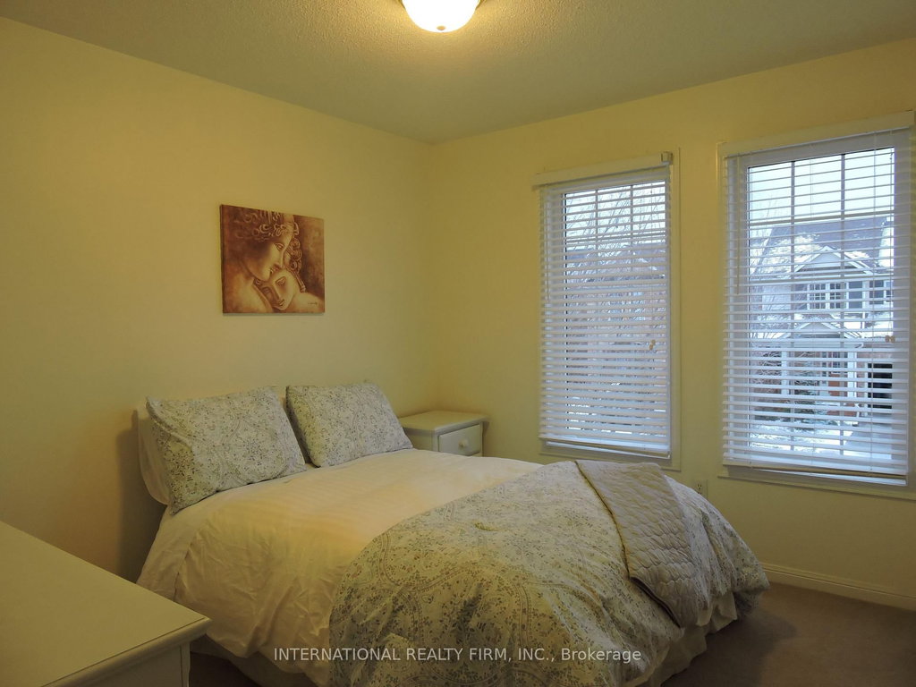 2453 Baintree Crescent 4