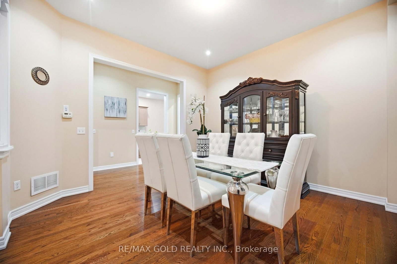 26 Drummondville Drive • Brampton, ON photo 6