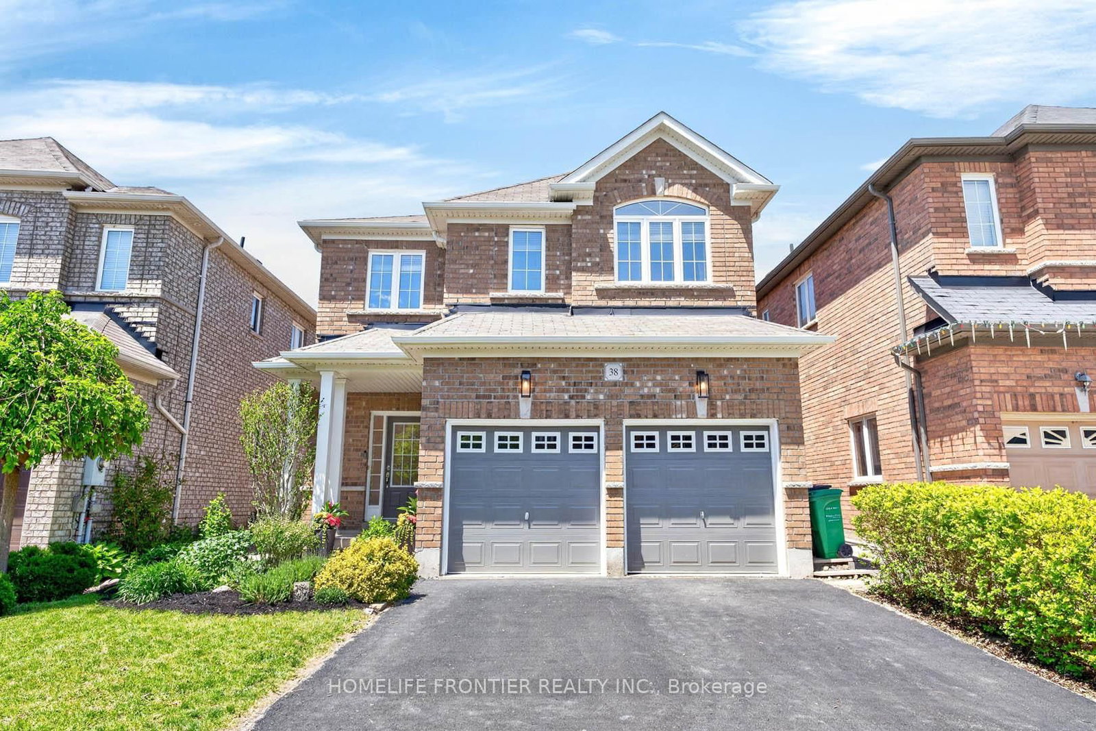 Detached House for sale at 38 Templeton Court, Brampton, Ontario, L6P 3B2 - Bram East - MLS: W13576984