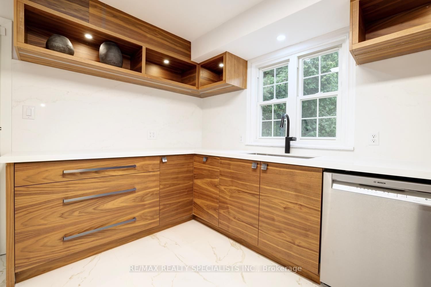 406 Christina Drive • Oakville, ON photo 15