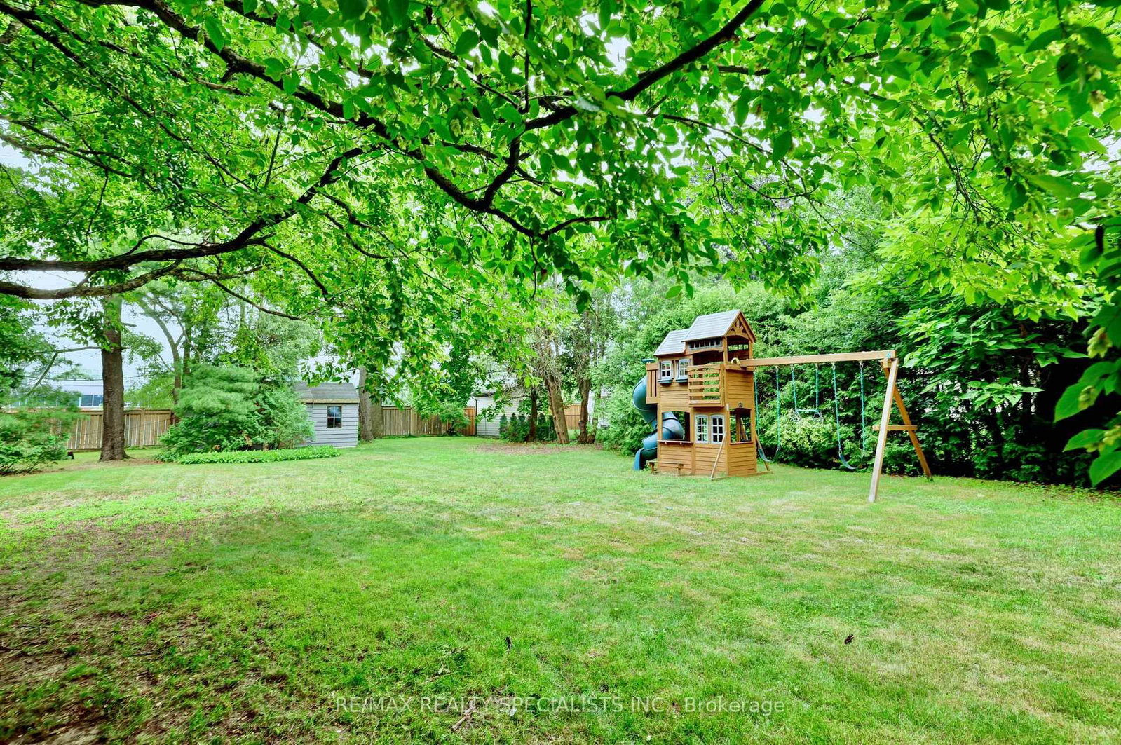 406 Christina Drive • Oakville, ON photo 6
