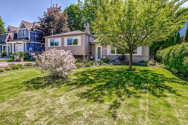 556 Trafford Crescent