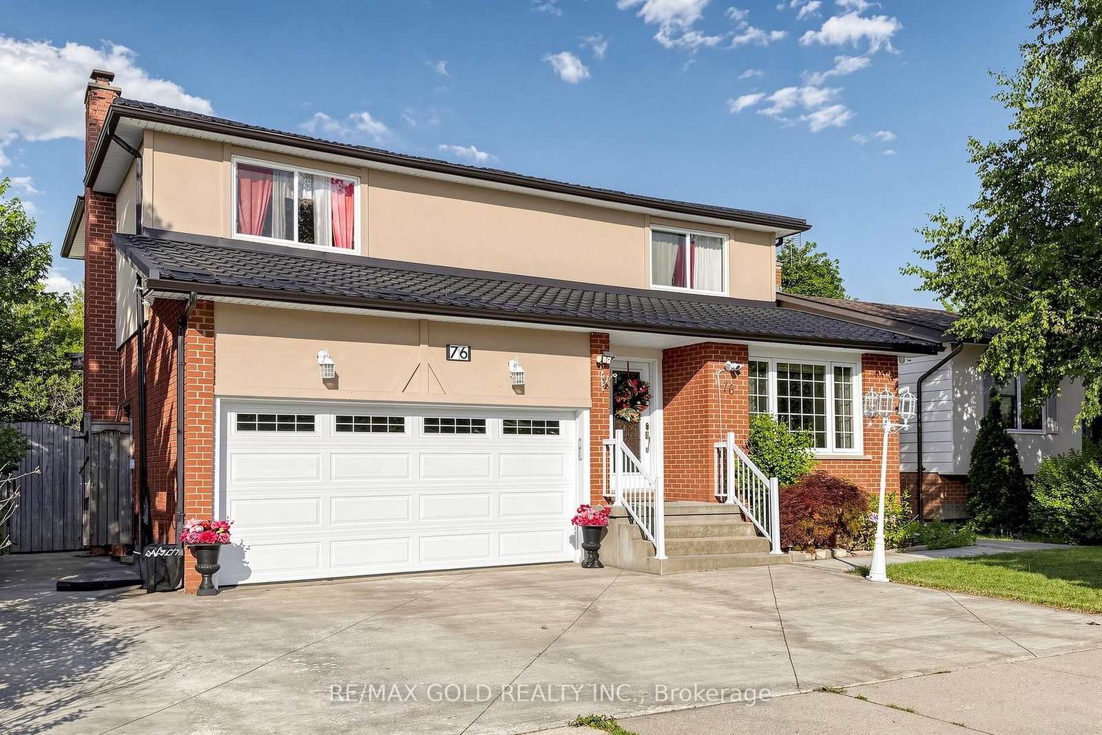 Detached House for sale at 76 Charters Road, Brampton, Ontario, L6V 2S5 - Madoc - MLS: W13577138