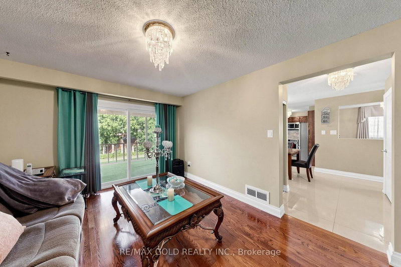 76 Charters Brampton,ON L6V 2S5 — Photo 18
