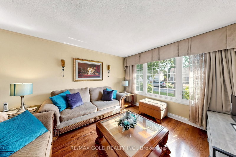 76 Charters Brampton,ON L6V 2S5 — Photo 5