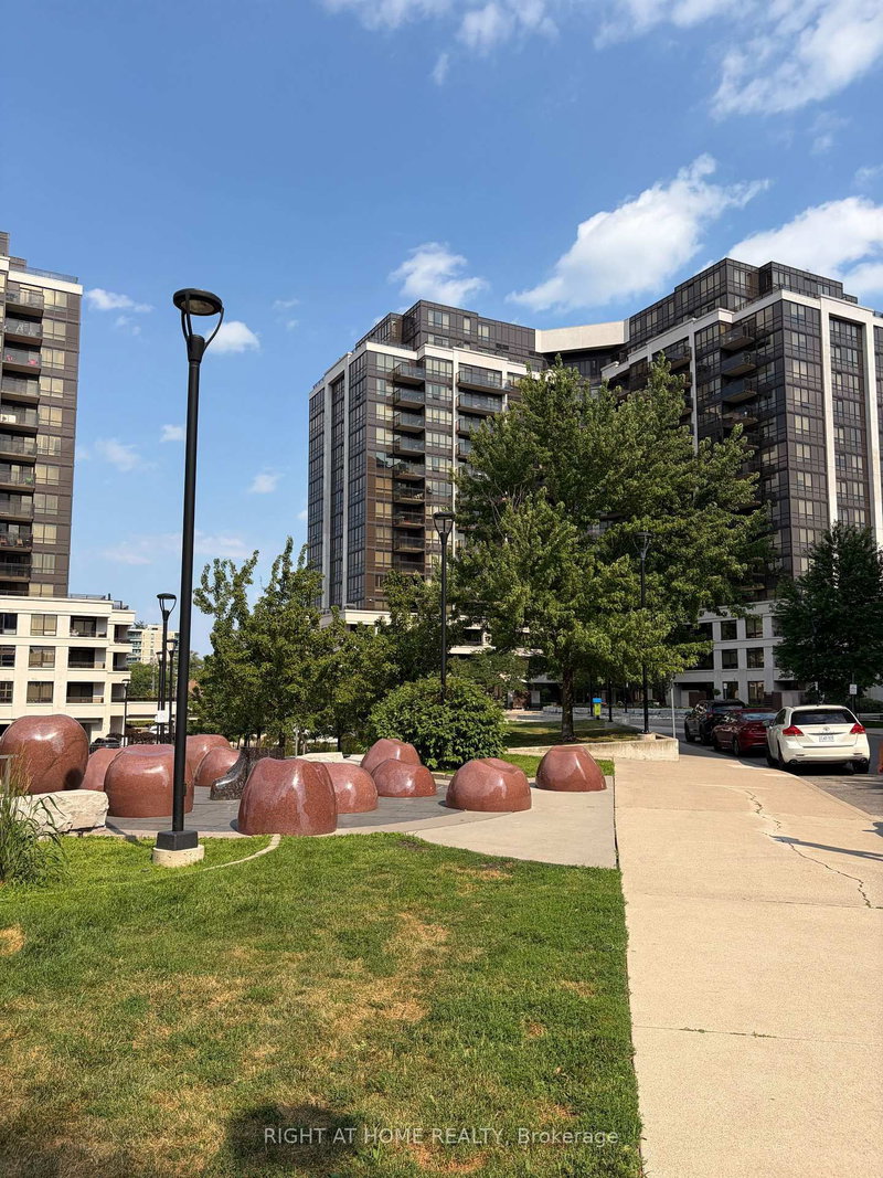 909 - 1060 Sheppard Avenue W