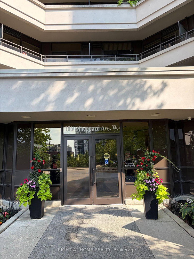 909 - 1060 Sheppard Avenue W
