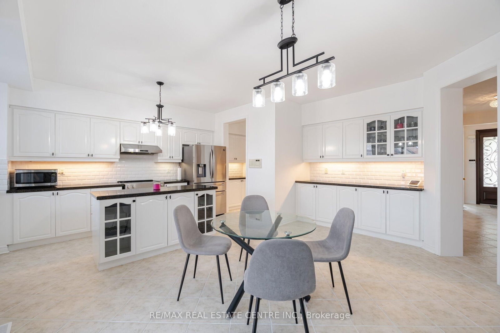 7 Prince Edward Boulevard • Brampton, ON photo 11