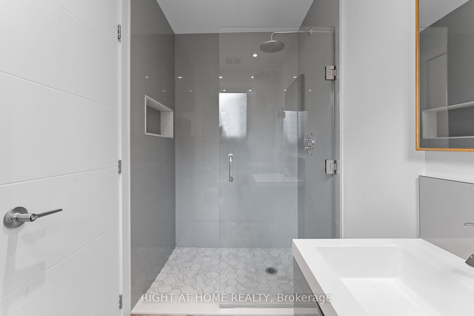 10 Wingrove Hill • Toronto, ON photo 28