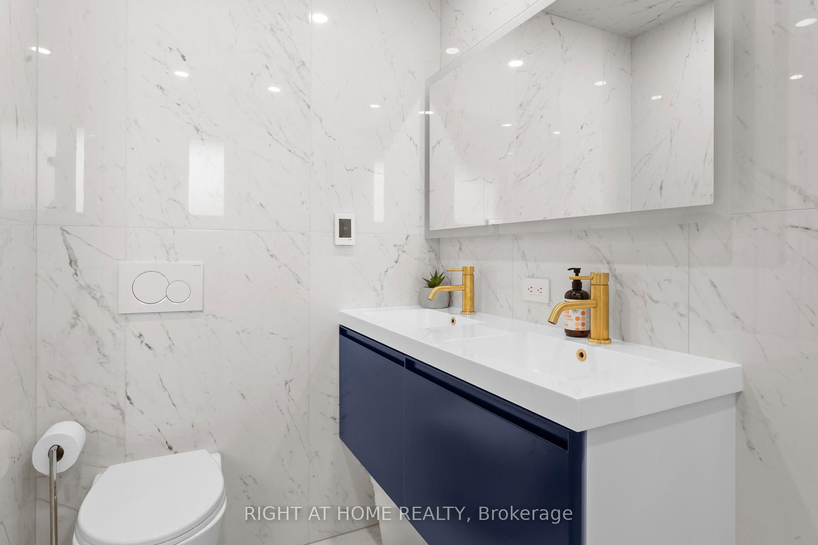 10 Wingrove Hill • Toronto, ON photo 33