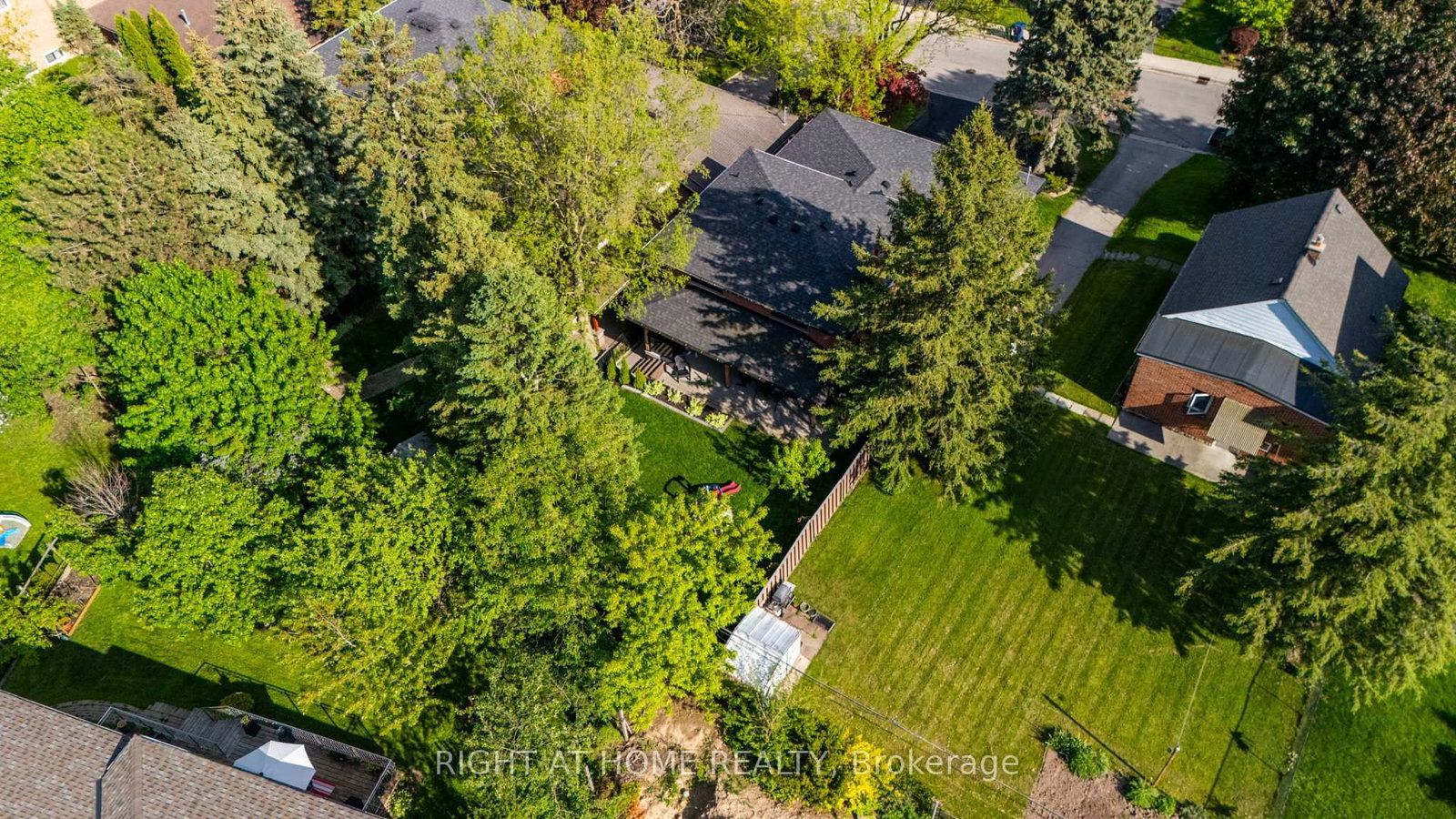 10 Wingrove Hill • Toronto, ON photo 46