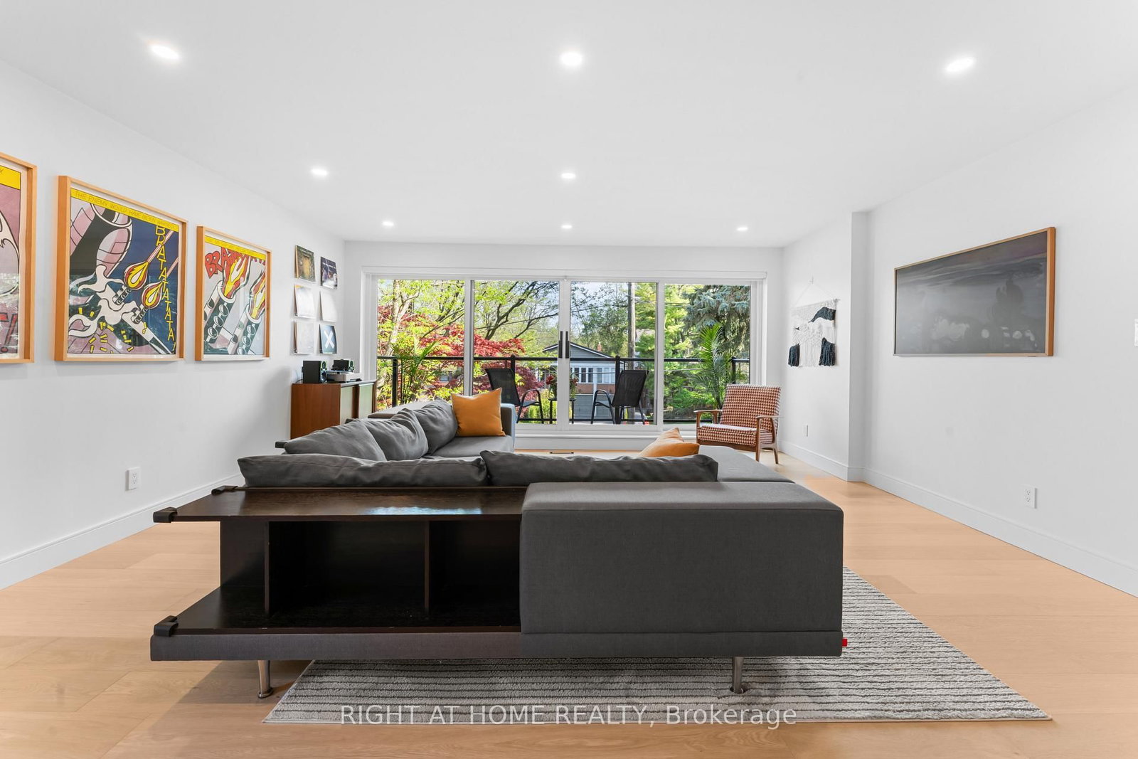 10 Wingrove Hill • Toronto, ON photo 9