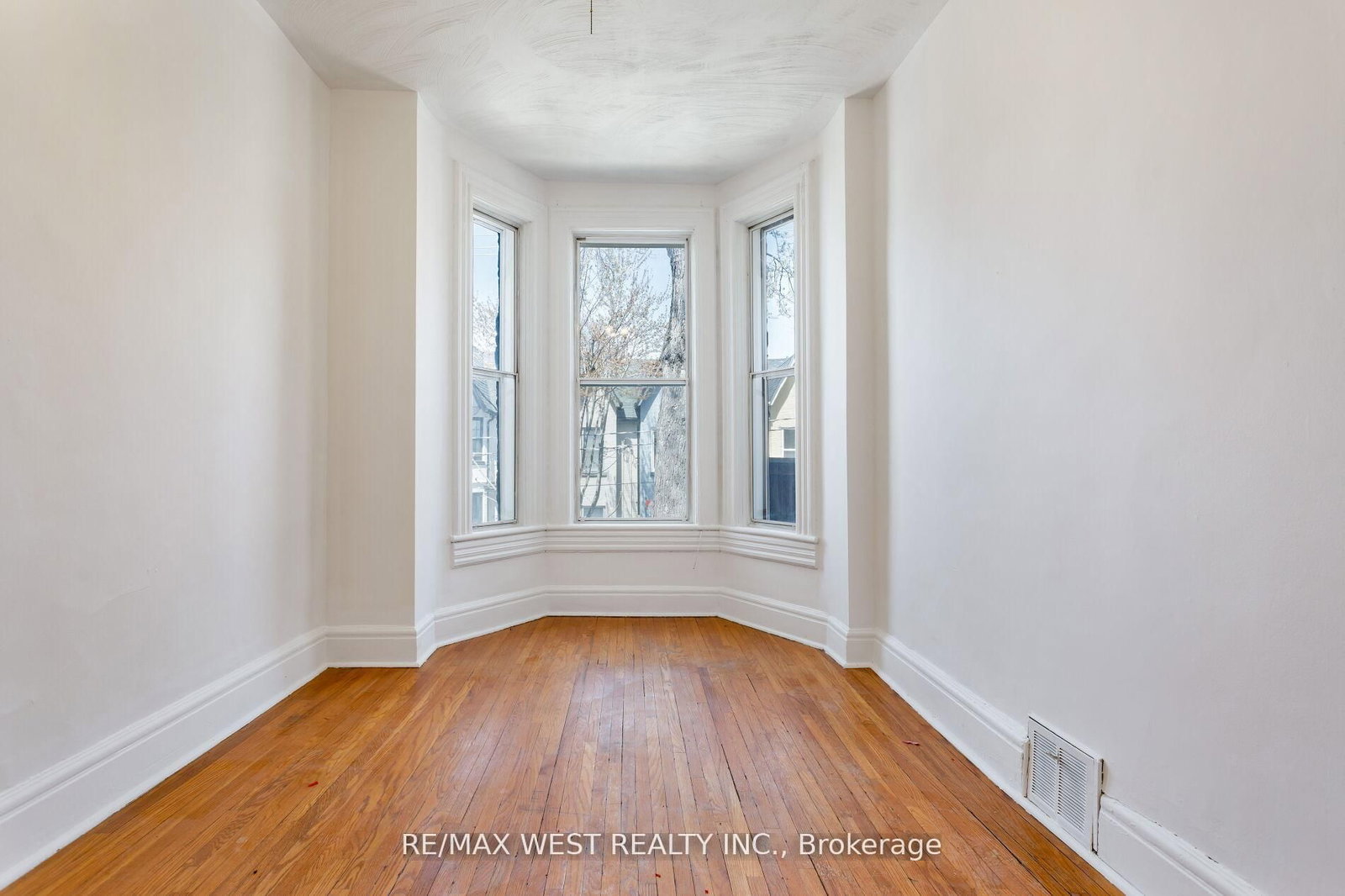 39 Noble Street • Toronto, ON photo 34