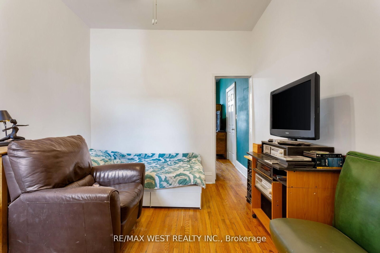 39 Noble Street • Toronto, ON photo 8