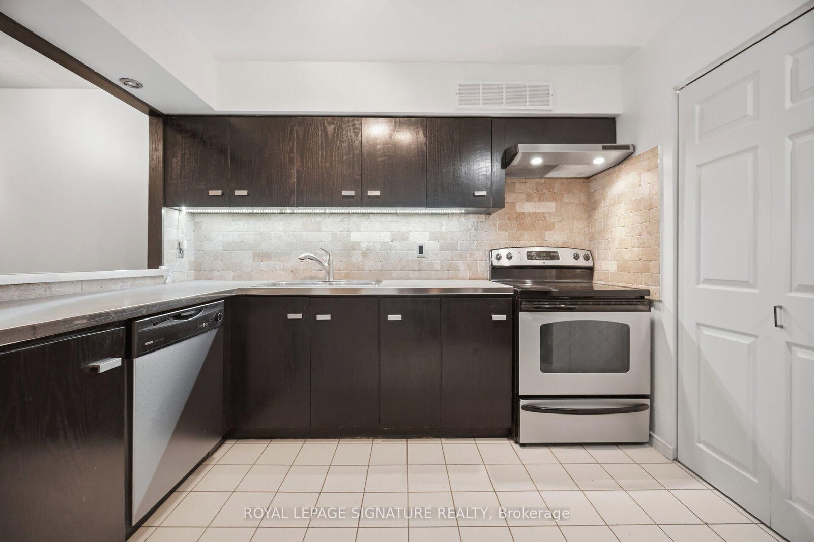 1485 Lakeshore Road E • #411 • Mississauga, ON photo 12
