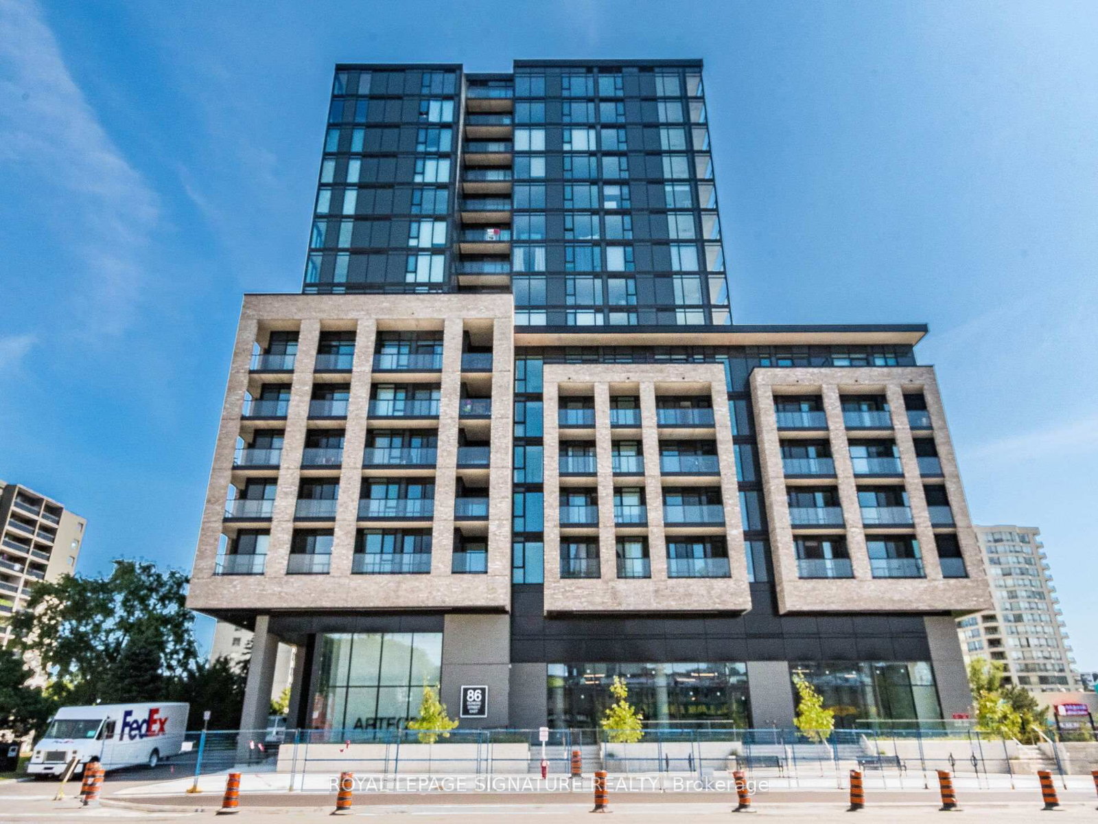 86 Dundas Mississauga,ON L5A 1W4