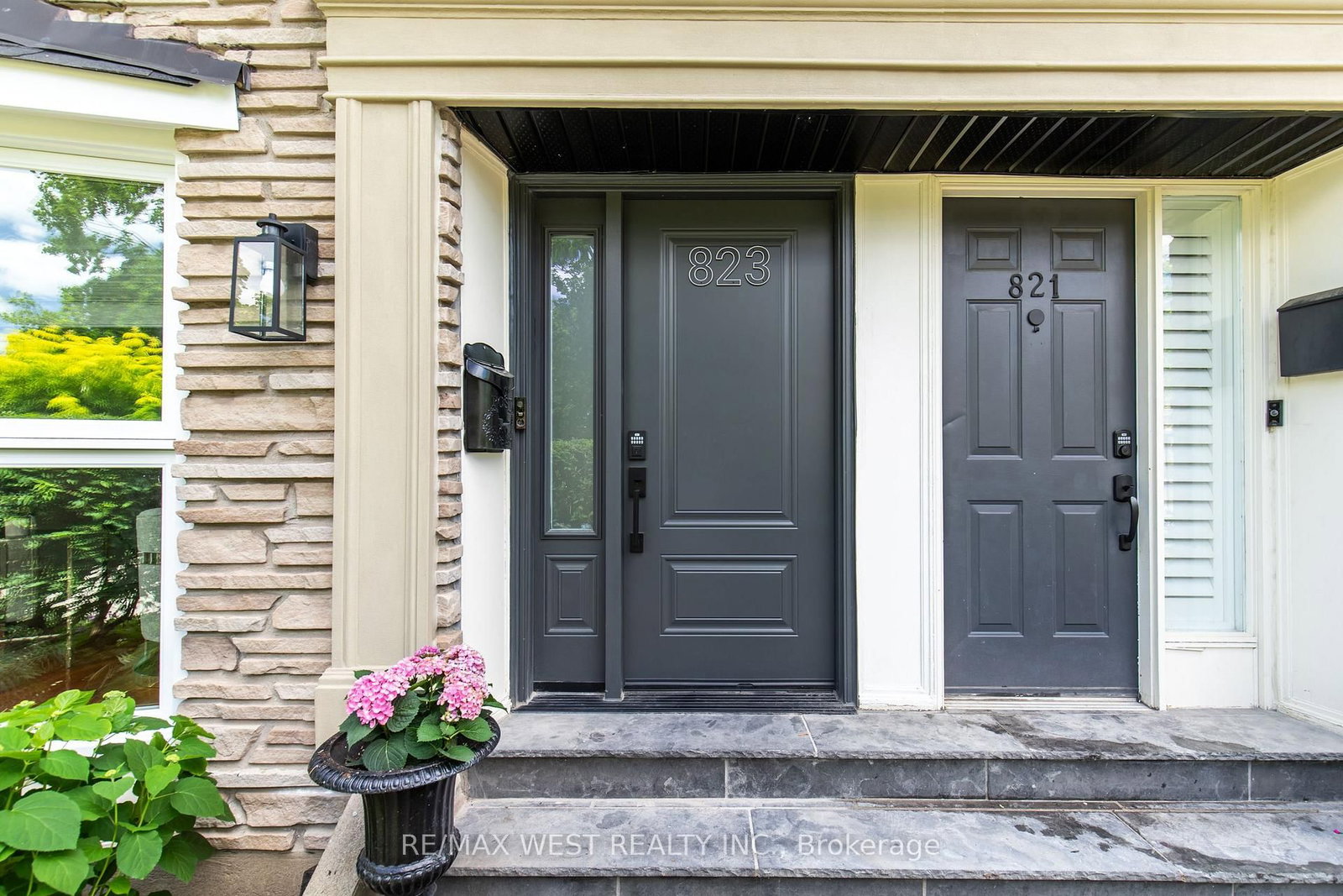 823 Hyde Road • Burlington, ON photo 17