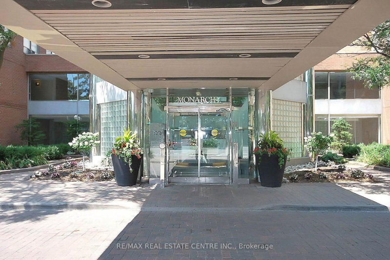 335 Webb Dr #2011, Mississauga, Ontario