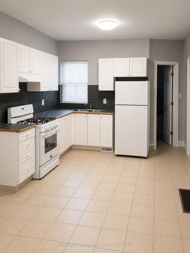 Main - 1136 Dufferin Street