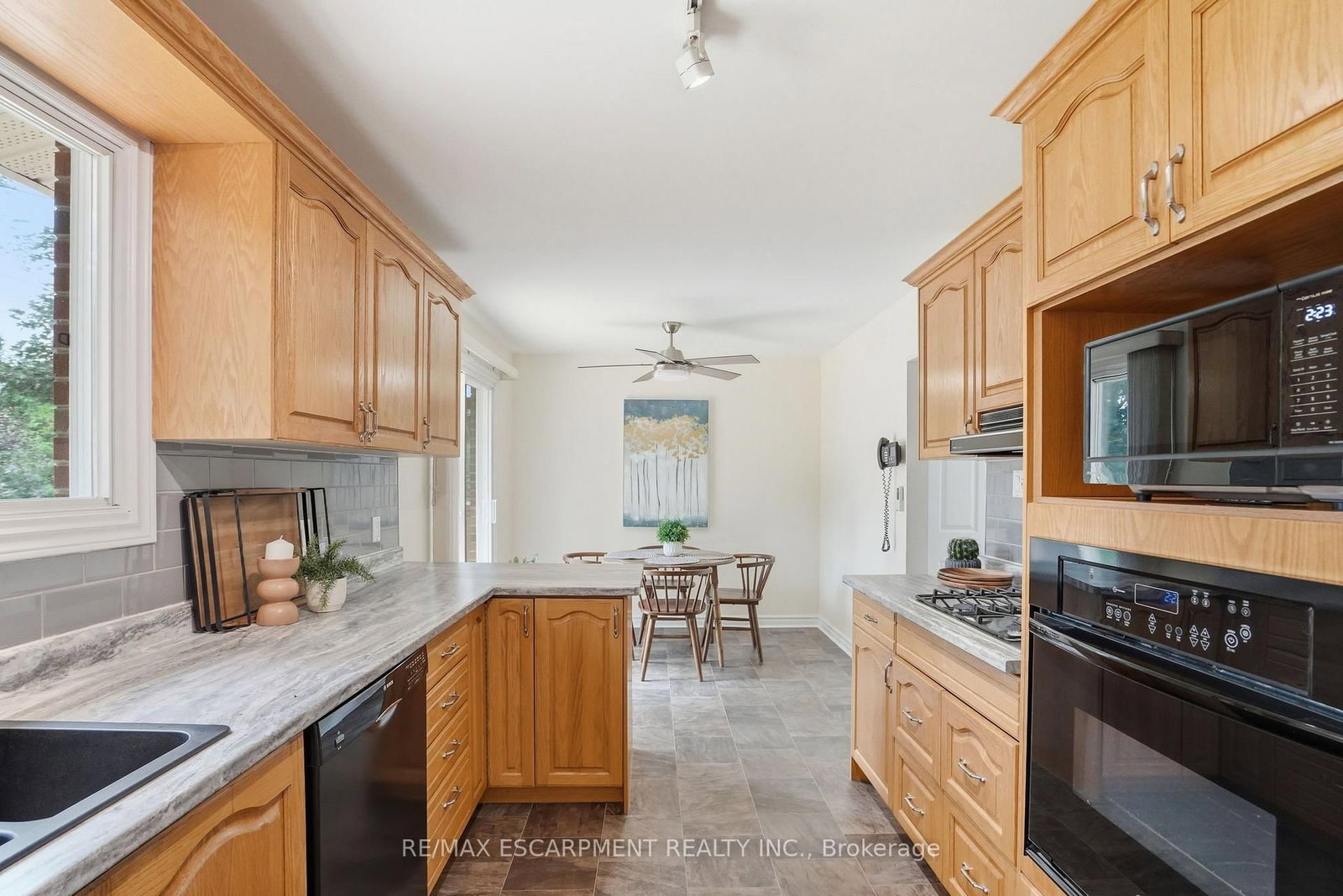 504 KENMARR Crescent • Burlington, ON photo 11