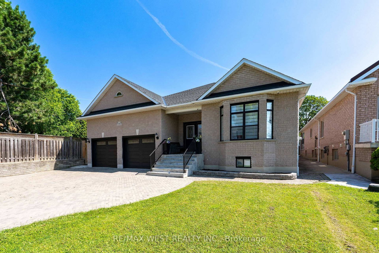 3163 Rolling Stone Court • Mississauga, ON photo 2