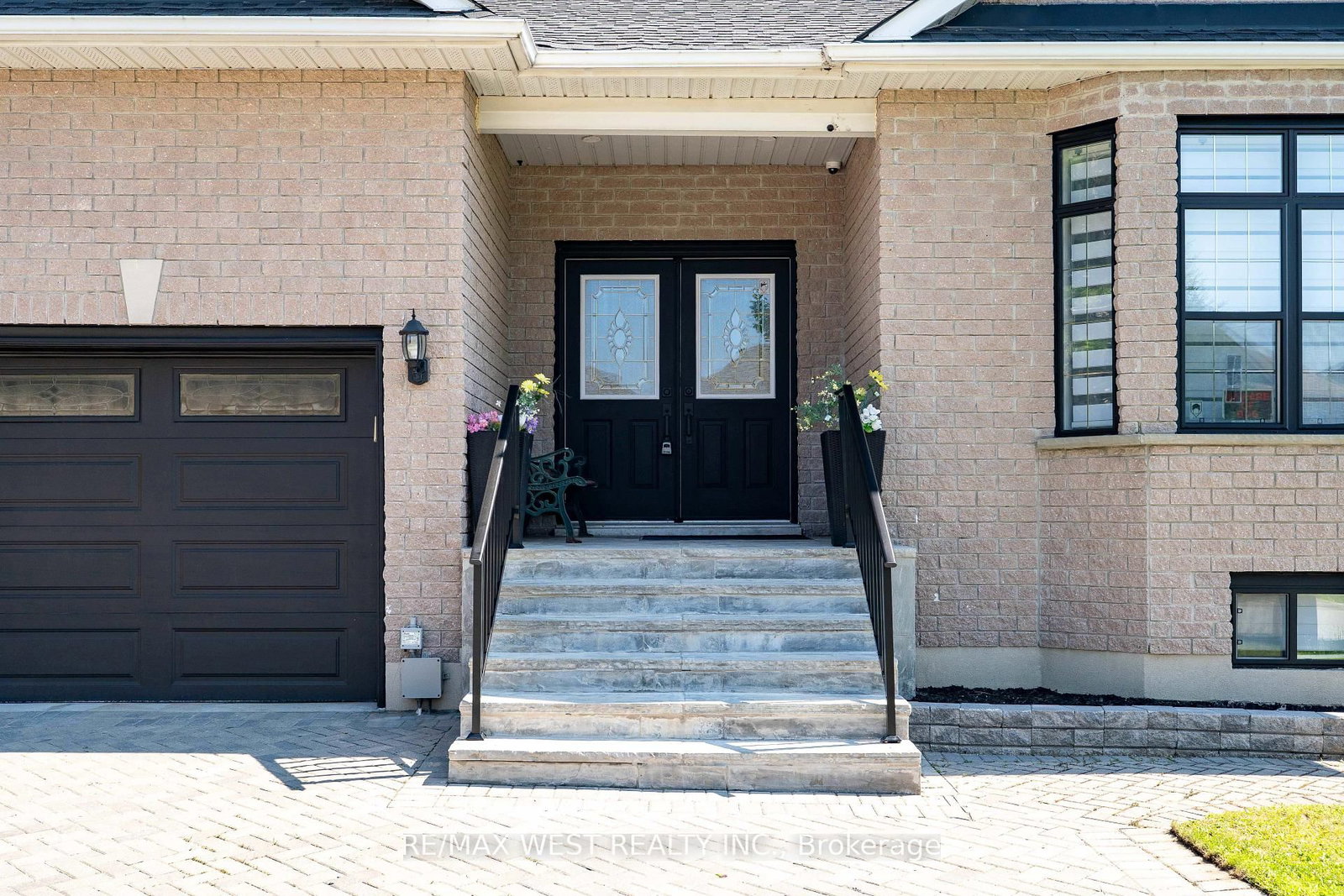 3163 Rolling Stone Court • Mississauga, ON photo 3