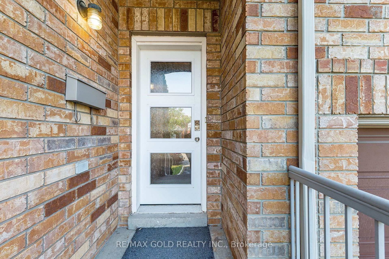 77 Schooner Drive • Brampton, ON photo 3