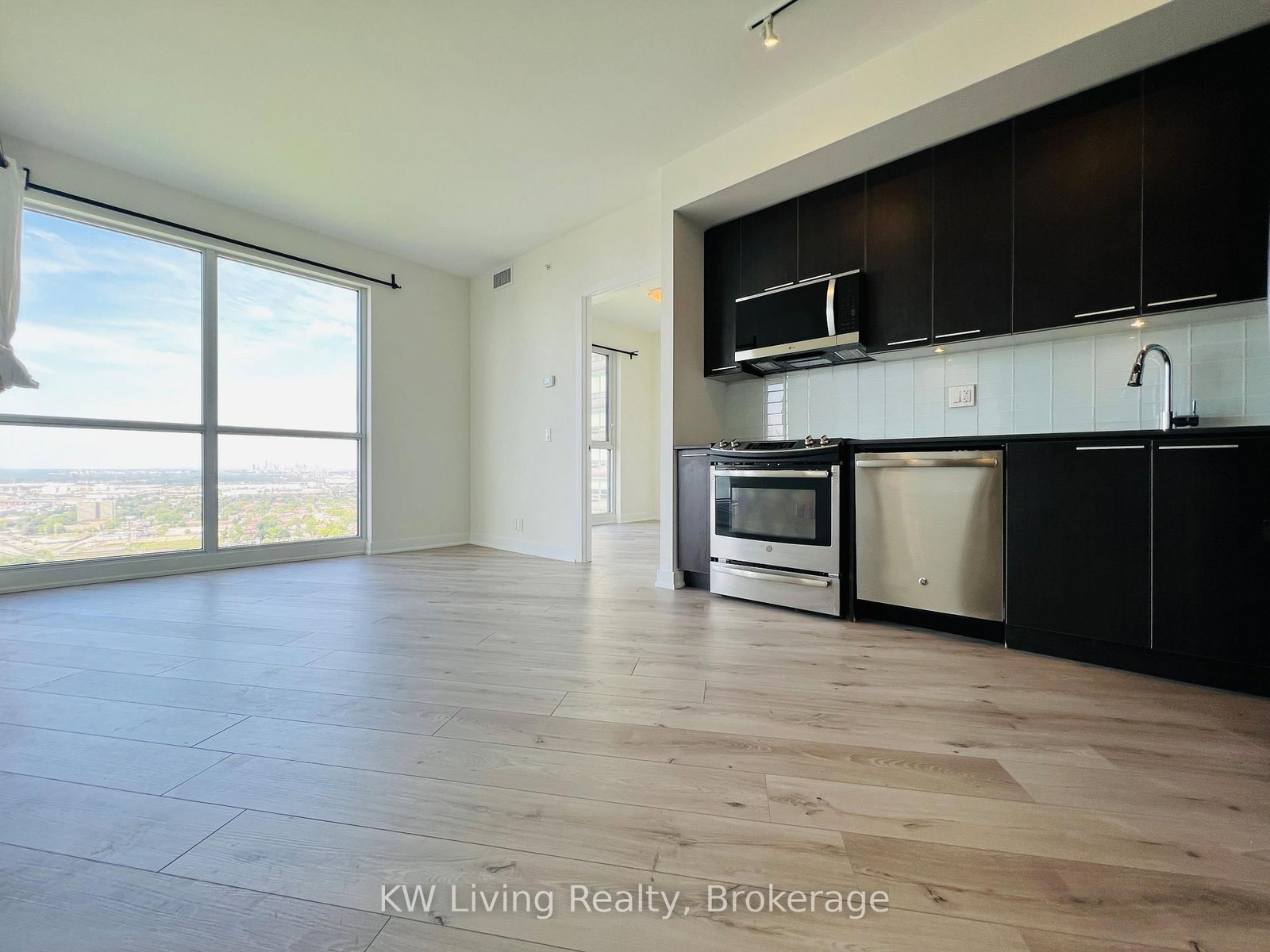4204-10 Park Lawn Road, Toronto, ON, photo 3