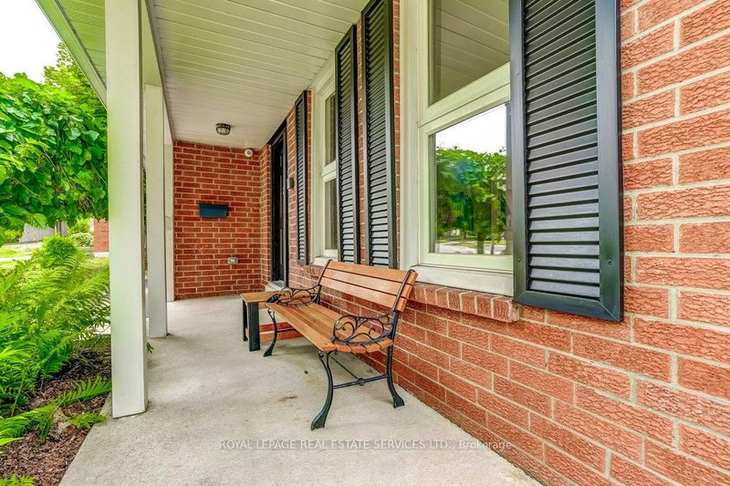 3076 Redstart Drive